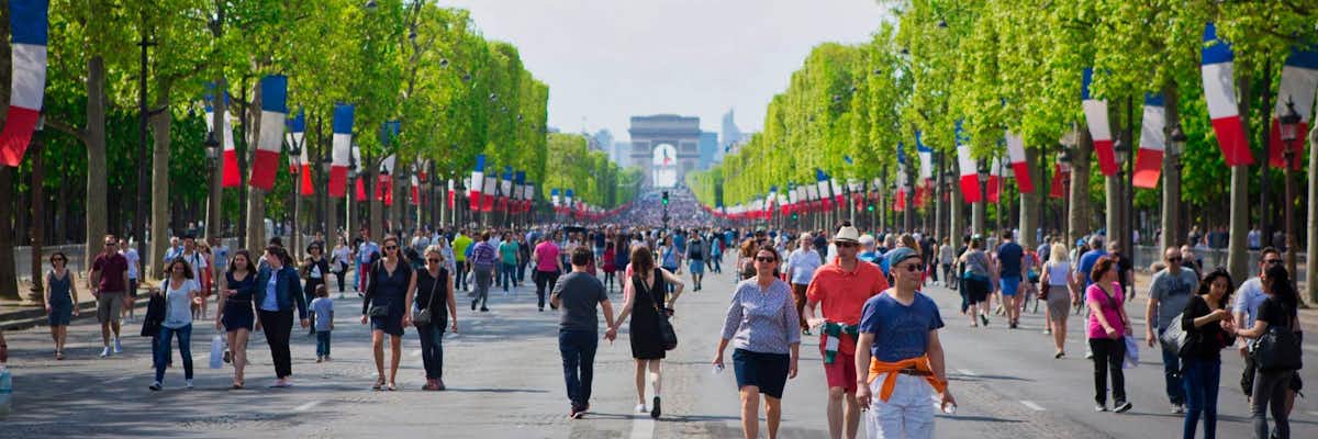 Paseando Campos Eliseos Sin Coches Paris