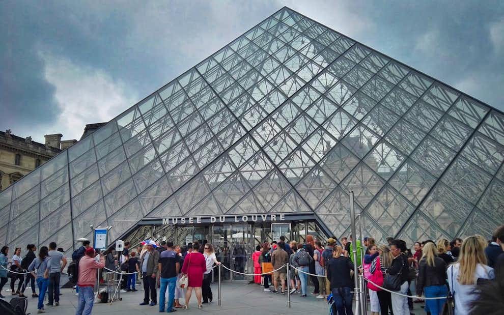 Colas para entrar Museo Louvre Paris