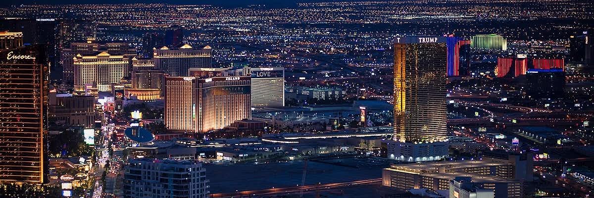 Qué hacer en Las Vegas Volar en Helicóptero Anochecer sobre Las Vegas