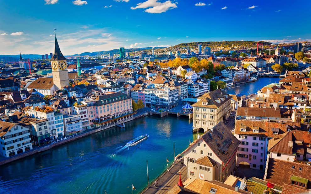 Suiza increíble: qué visitar en Zúrich Fraumunster desde rio Zurich Suiza