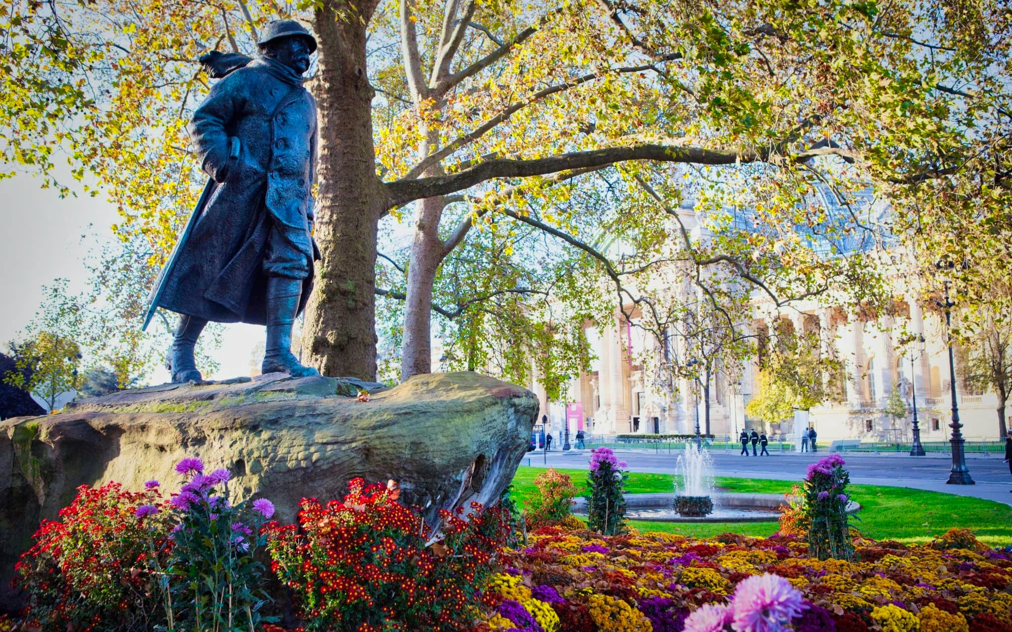 Estatua Clemenceau Campos Eliseos Paris