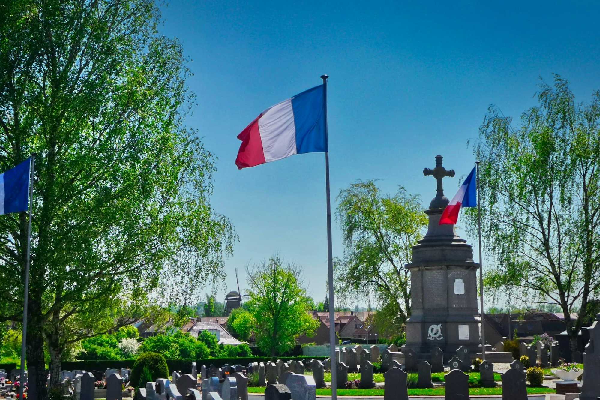 Monumento a las Guerras Cementerio Halluin Francia