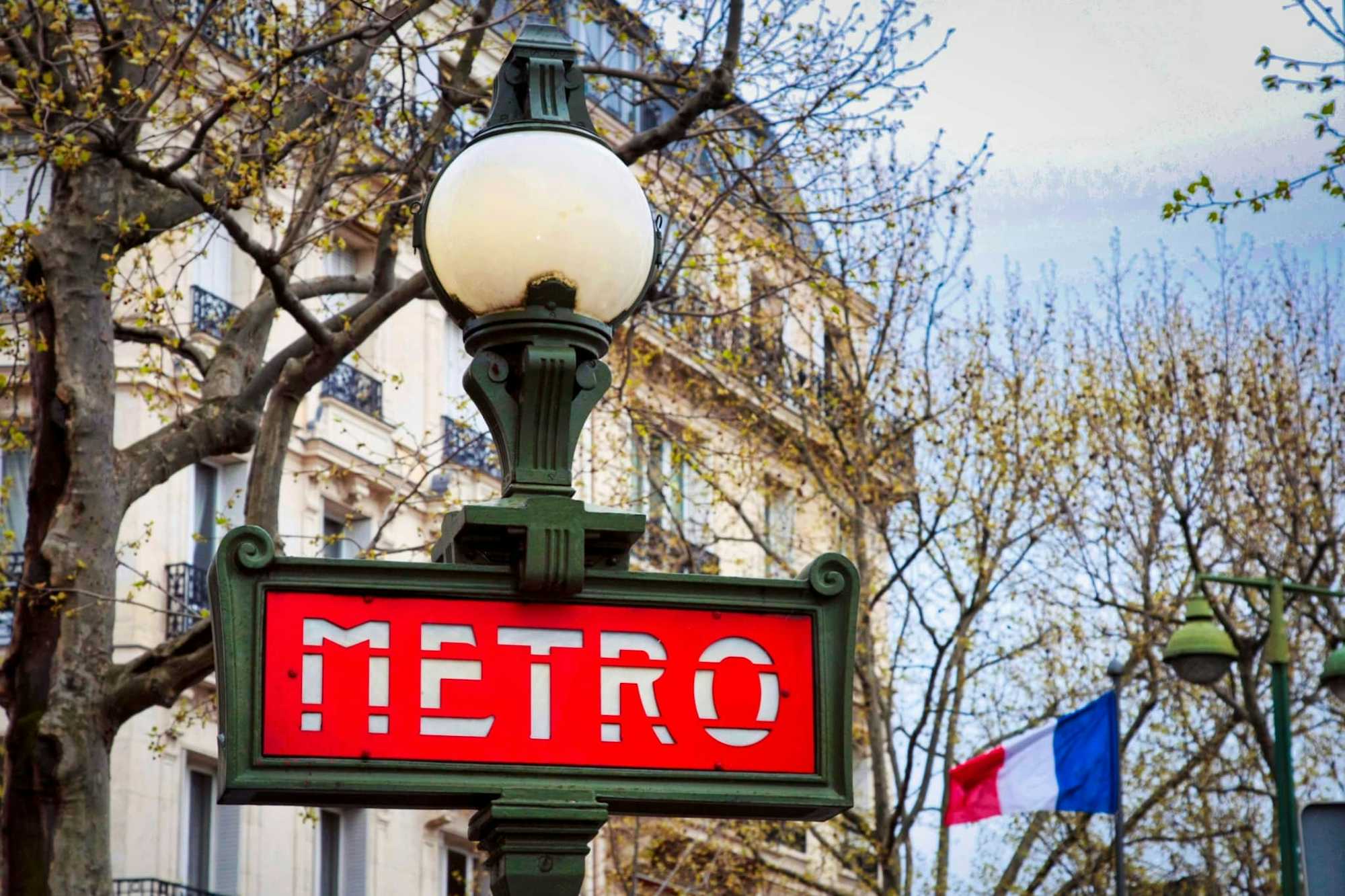Estacion Metro Campos Eliseos Paris