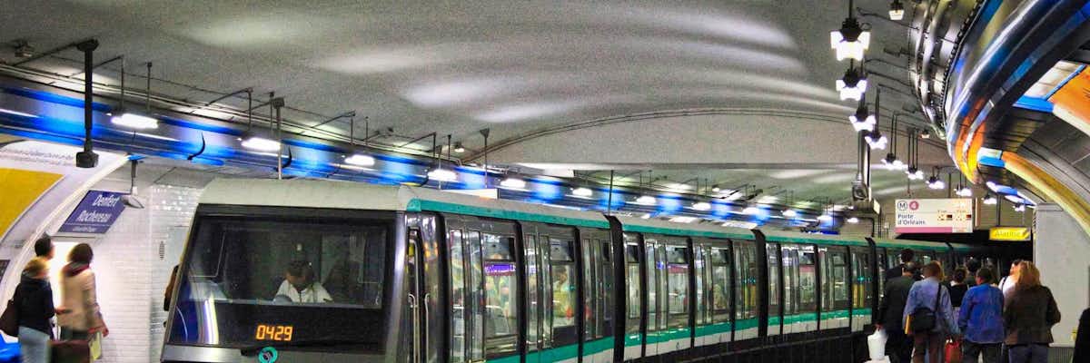 Tren Metro Paris Estacion Denfert Rochereau Linea 4