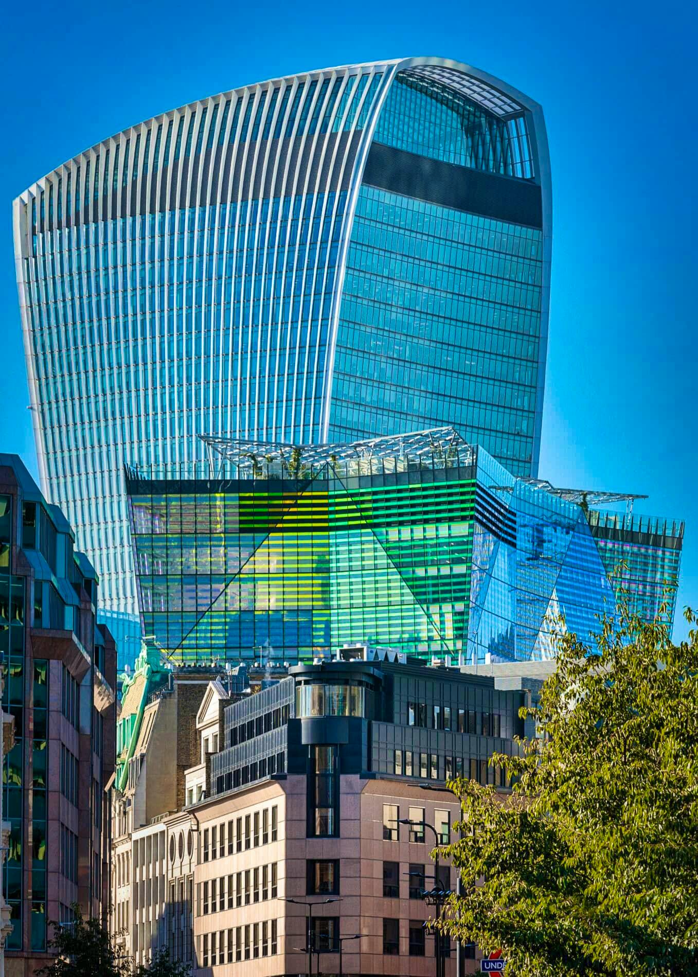 Edificio Fen Court con el 20 Fenchurch Street ("Walkie-Talkie") al fondo