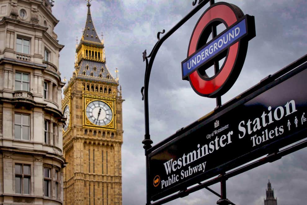 Harry Potter Londres — Westminster es la estación de metro que sale en la película de Harry Potter Big Ben Westminster Station Londres
