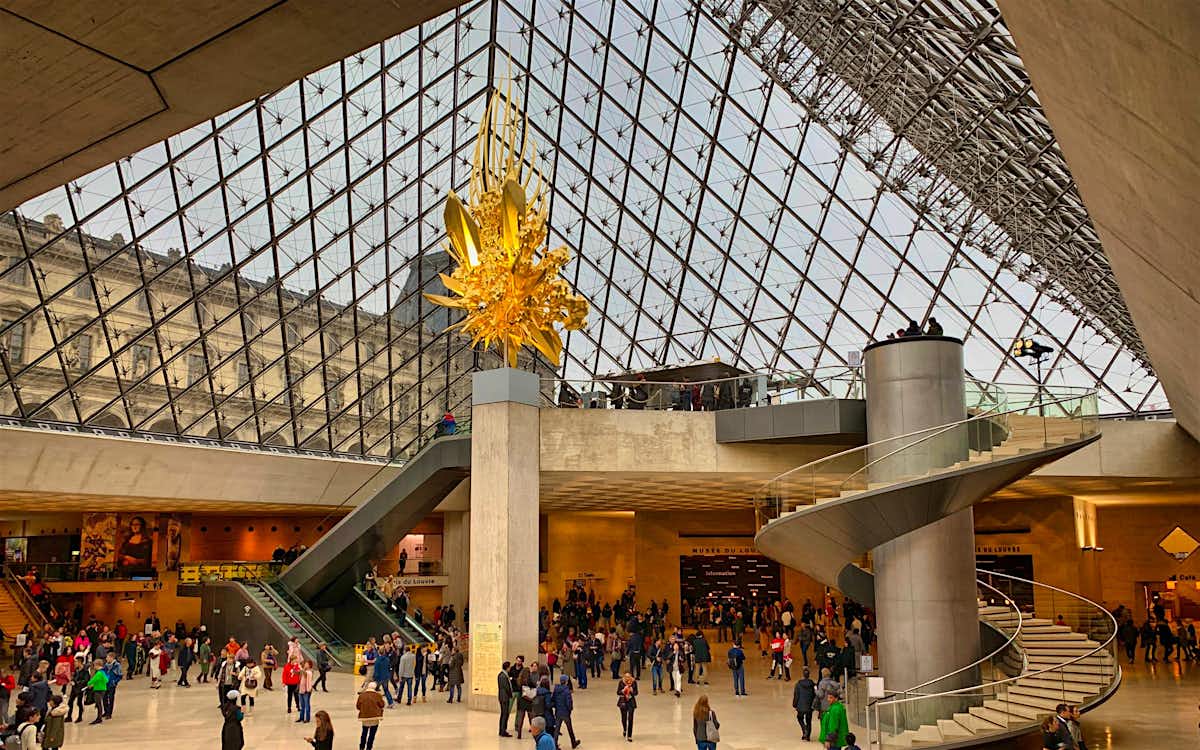 Cómo visitar Museo Louvre 2026 — Vestíbulo Napoleón, acceso al Louvre Hall Napoleon Bajo Piramide Louvre Paris