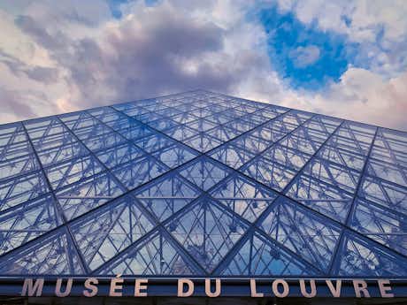 Qué significa 'Louvre': por qué el museo se llama así 9 Priramide Cristal Musee Louvre Paris