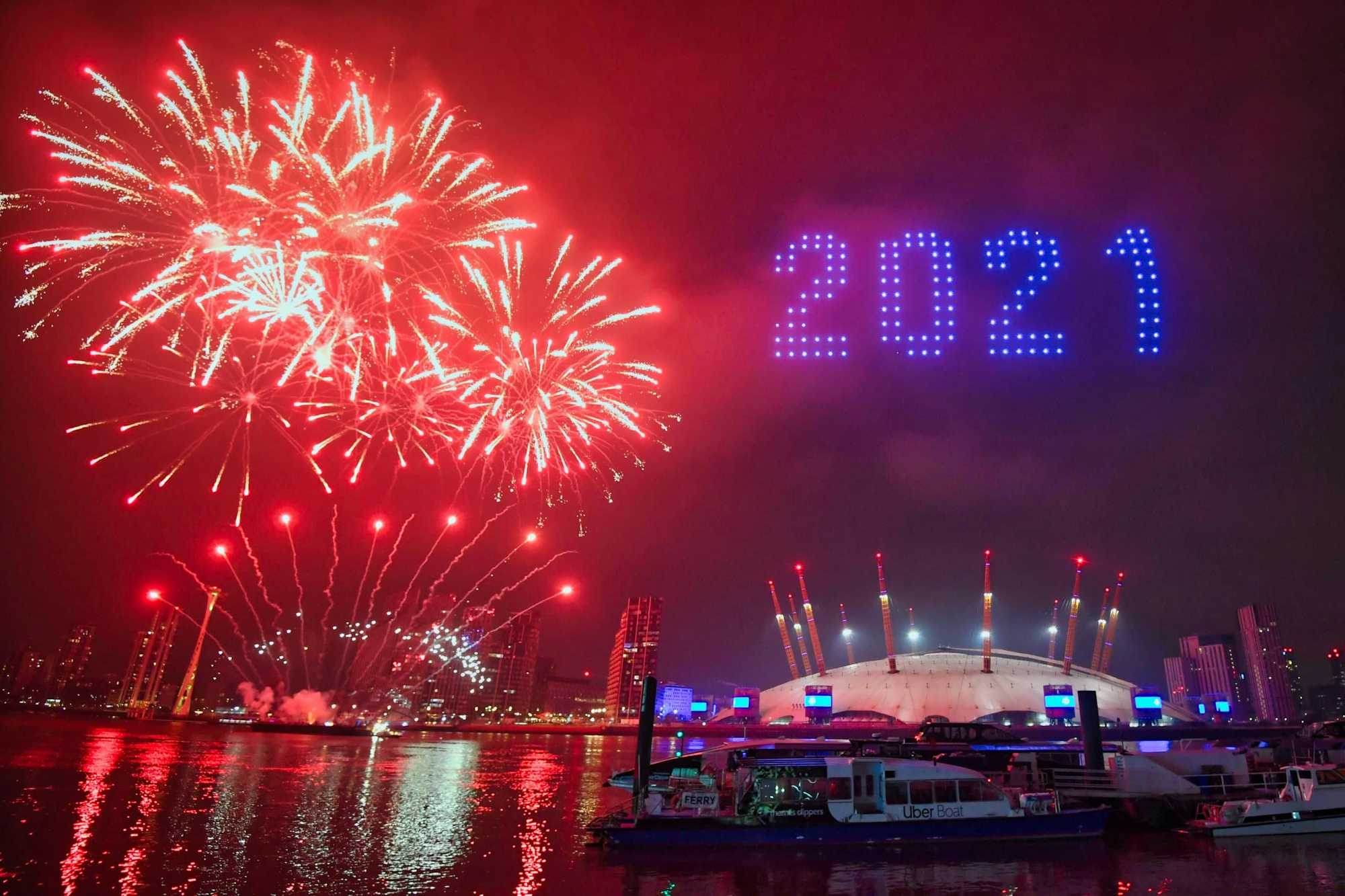 fuegos-artificiales-sobre-millenium-dome-2021-londres_tuescapada-eu.jpeg