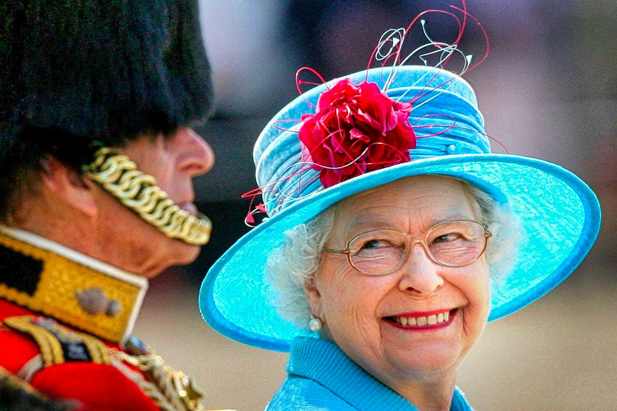 felipe-edimburgo-isabel-ii-ceremonia-trooping-the-colour-londres_tuescapada-eu.d192dcaf644442d8a3b35a054380f45e.jpeg