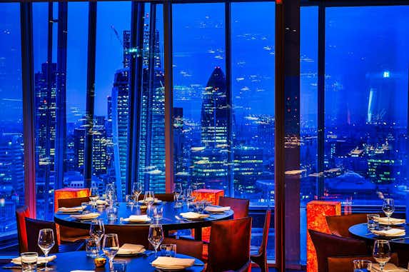 Cuánto cuesta comer en Londres: toma nota de estos precios 6 Cuáto cuesta comer en Londres: reestaurante Oblix East en el rascacielos The Shard
