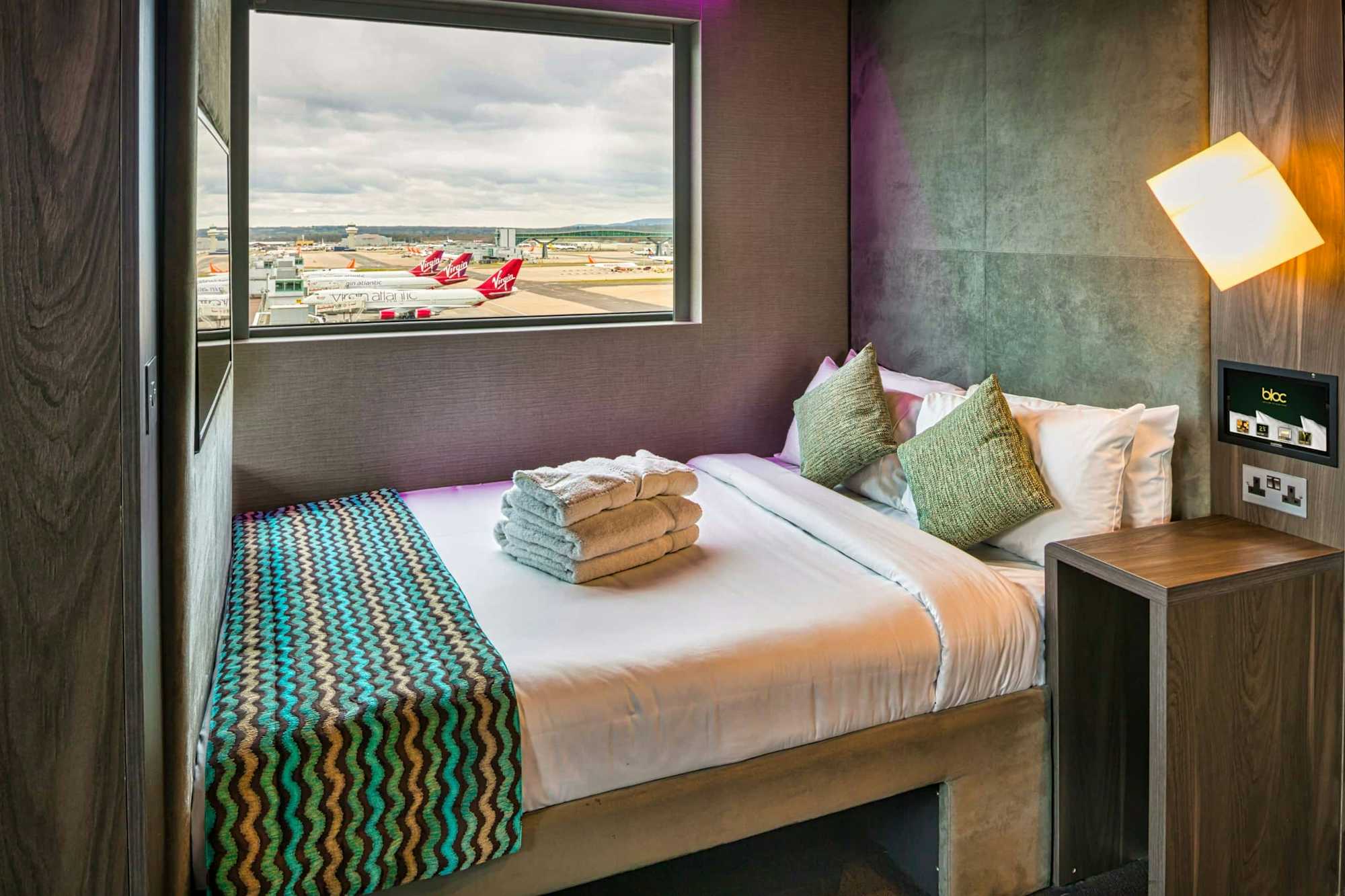 Pasar la noche en el aeropuerto de Gatwick: Bloc hotel