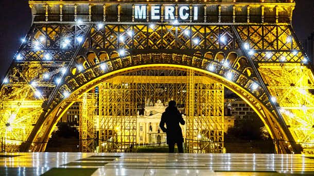 Iluminaciones de la Torre Eiffel: destellos, faro y luces doradas 3 La Torre Eiffel da las gracias con su iluminación y luces doradas