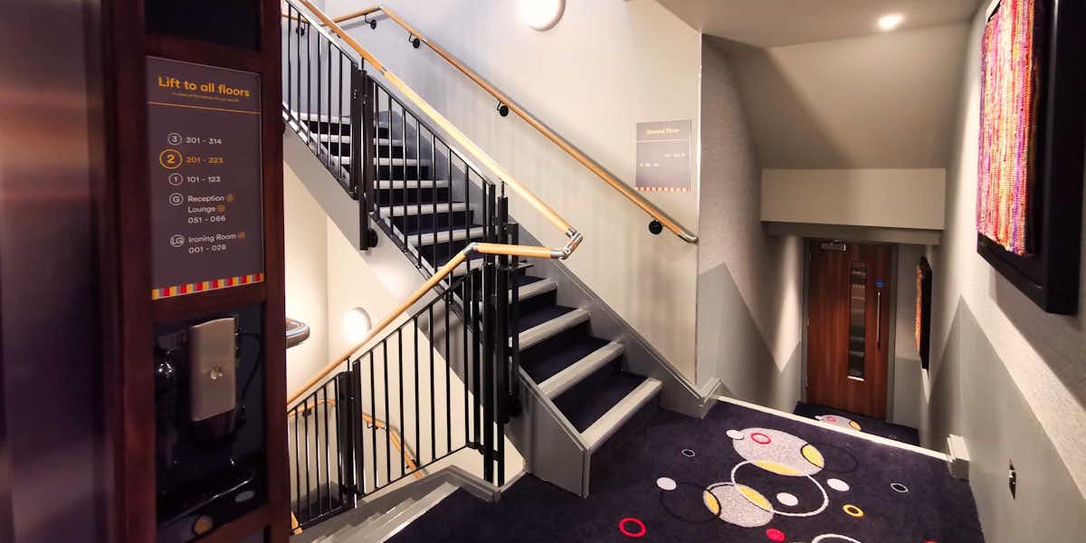 Escaleras interiores del hotel Point A Kensington Londres Fotos hotel Point A Kensington: Escaleras interiores del hotel Point A Kensington Londres