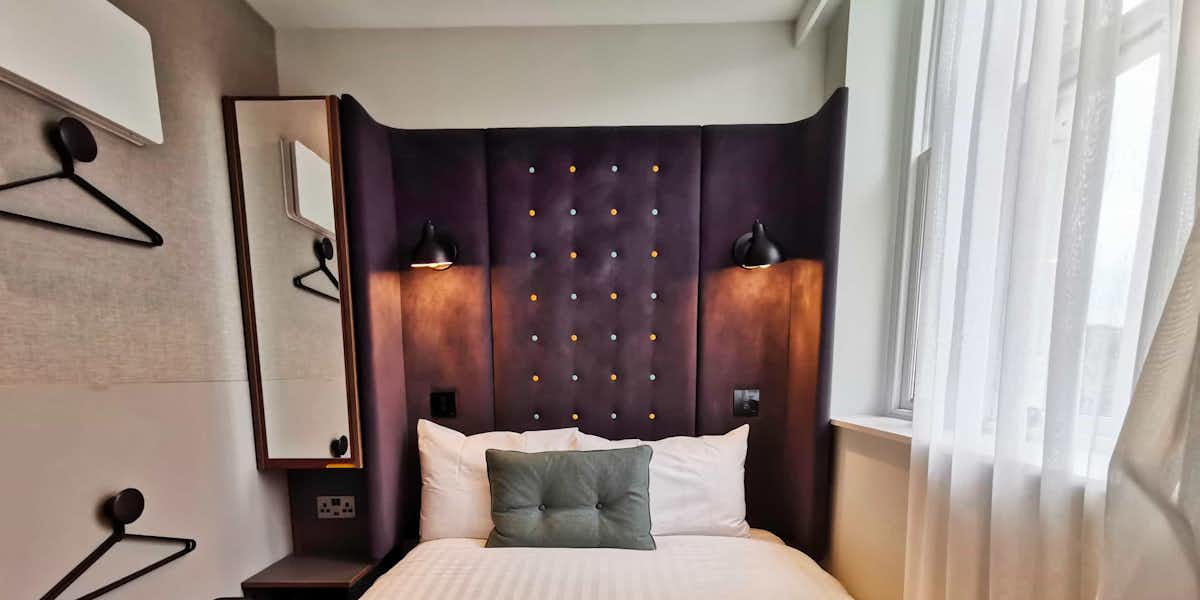 Habitaciones hotel Point A Kensington: cama doble matrimonial (King Size) Fotos habitaciones hotel Point A Kensington: Cama matrimonial en habitación hotel Point A Kensington Olympia Londres