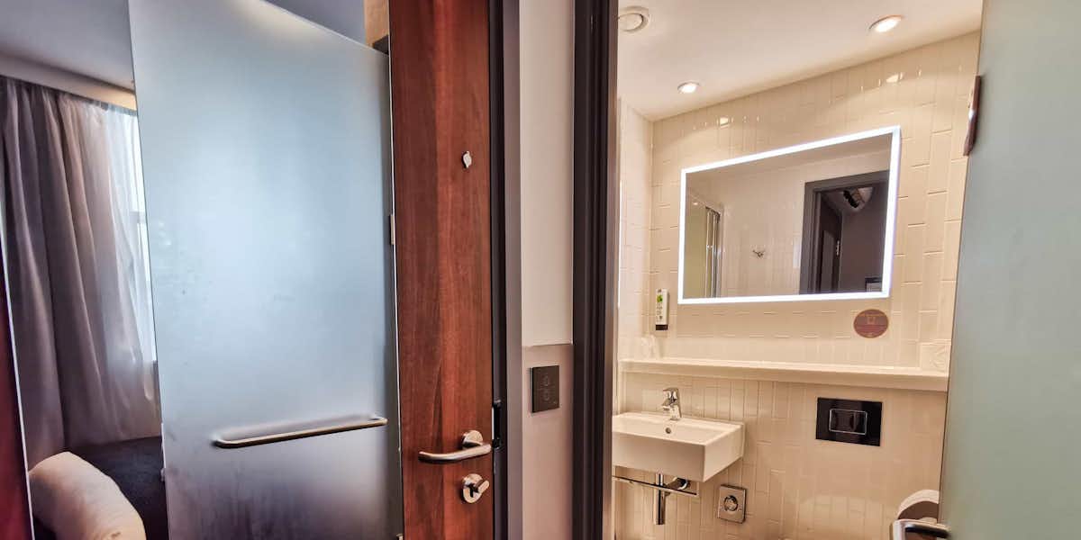 Habitaciones hotel Point A Kensington: aseo privado Fotos habitaciones hotel Point A Kensington: Aseo privado en habitación hotel Point A Kensington Olympia Londres
