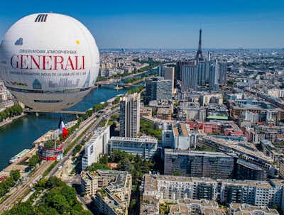 Globo de París sobre el río Sena con vistas a Torre Eiffel Mejores vistas de París – Globo de París sobre el río Sena con vistas a Torre Eiffel