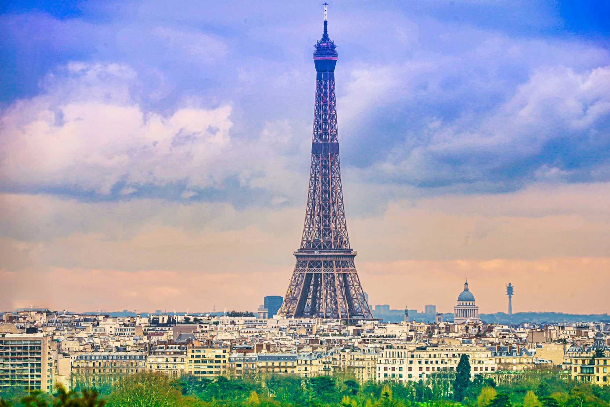 Mejores vistas de París, torre Eiffel y pantheon desde Mont Valérien, París