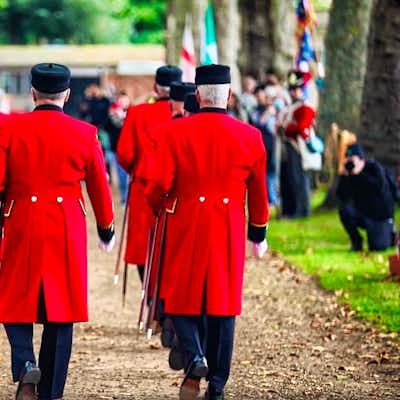 Qué hacer en Londres en septiembre 2026 — Chelsea History Festivla Pensionstas de Chelsea durante el Chelsea History Festival de Londres