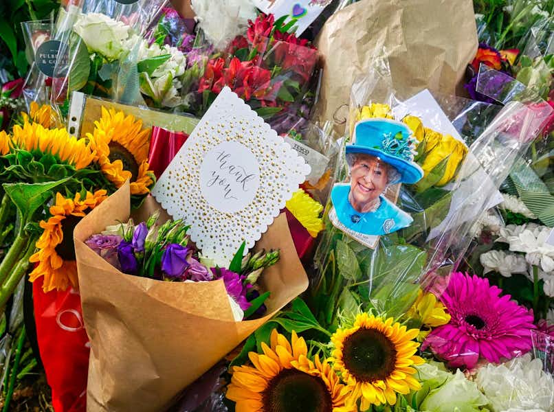 Recuerdo floral funeral reina isabel en Green Park, Londres