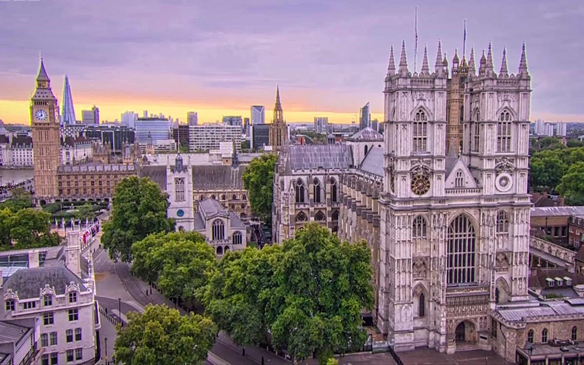 Funeral reina Isabel Londres: fachada oeste de la abadía de Westminster al amacer del día de su funeral de Estado