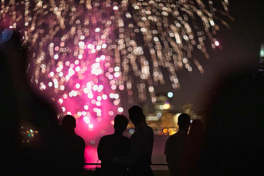 Crucero para ver fuegos artificiales de Nochevieja en Londres
