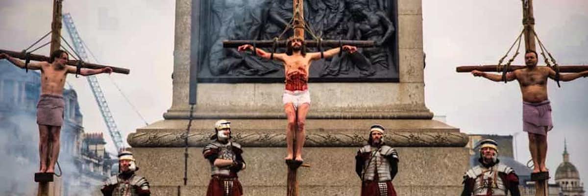 Escenificación de la pasión de Cristo en Londres: viacrucis en Trafalgar Square