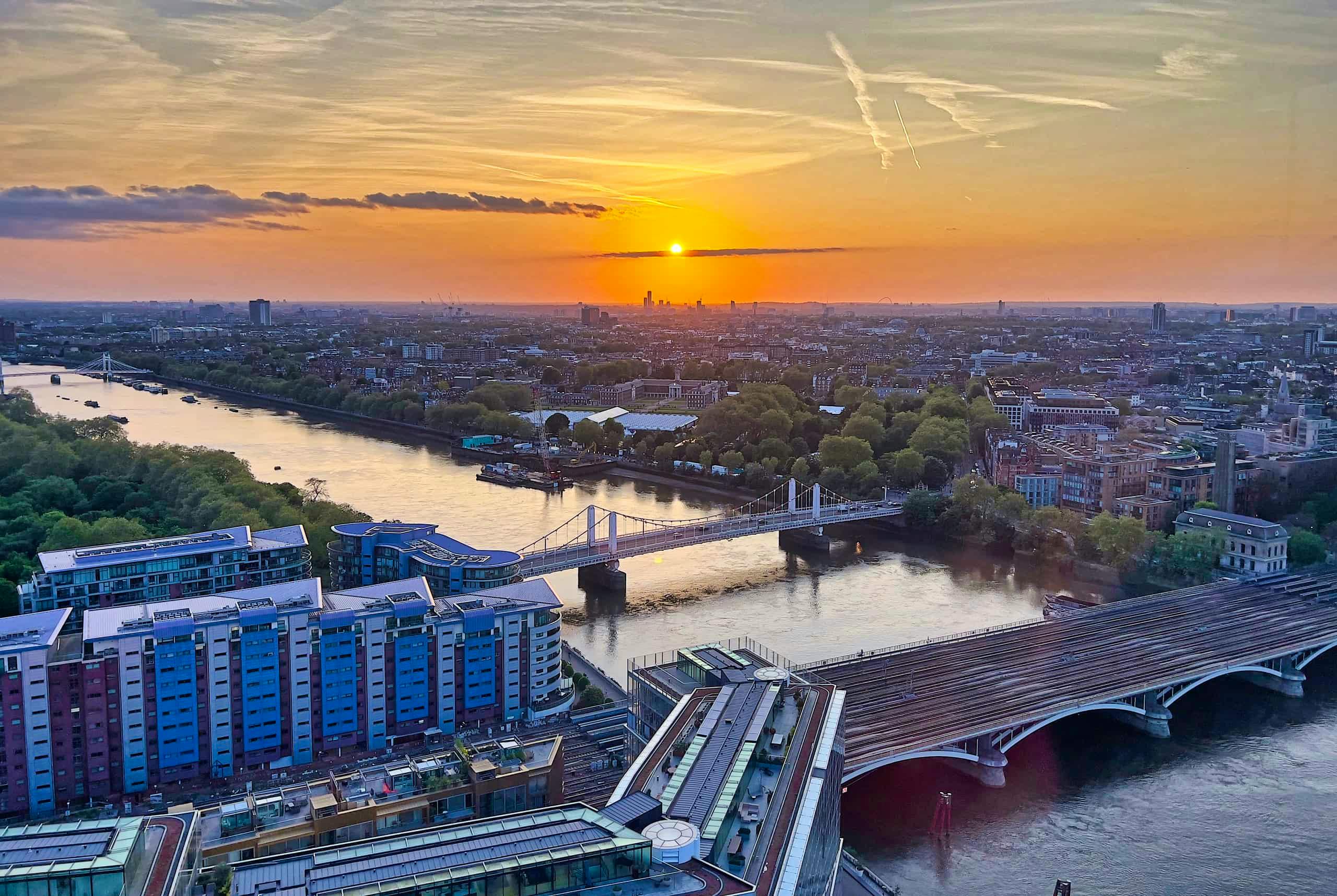 Lift 109 Battersea Power Station, vista Oeste hacia Chelsea y Wembley con puesta de sol