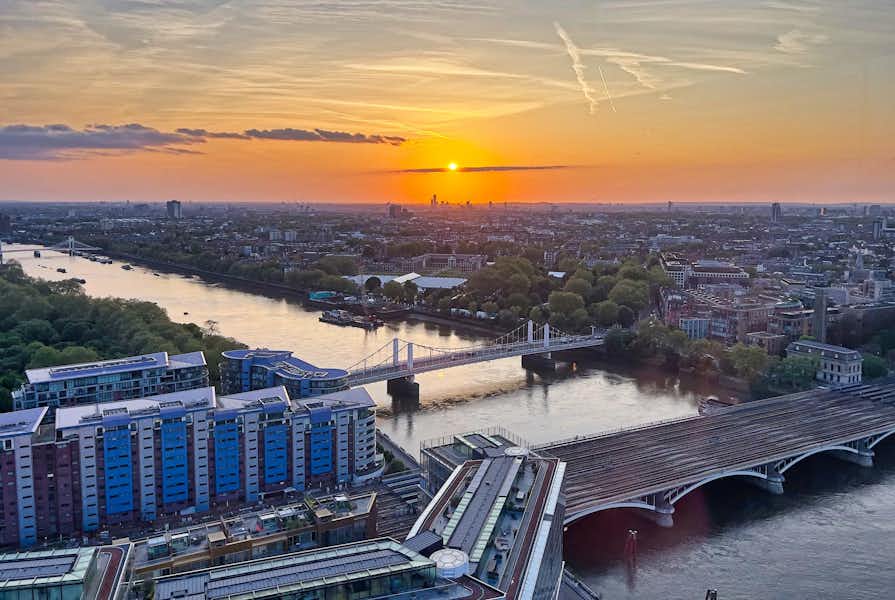 Lift 109 Battersea Power Station, vista Oeste hacia Chelsea y Wembley con puesta de sol