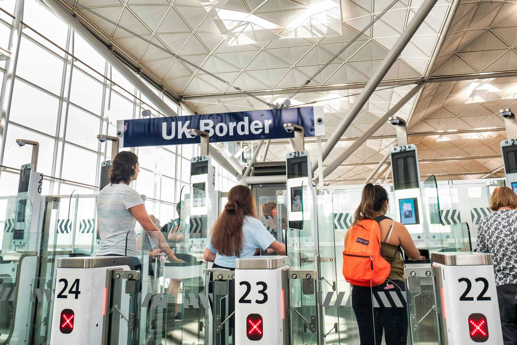 control pasaportes aeropuerto Stansted, Londres